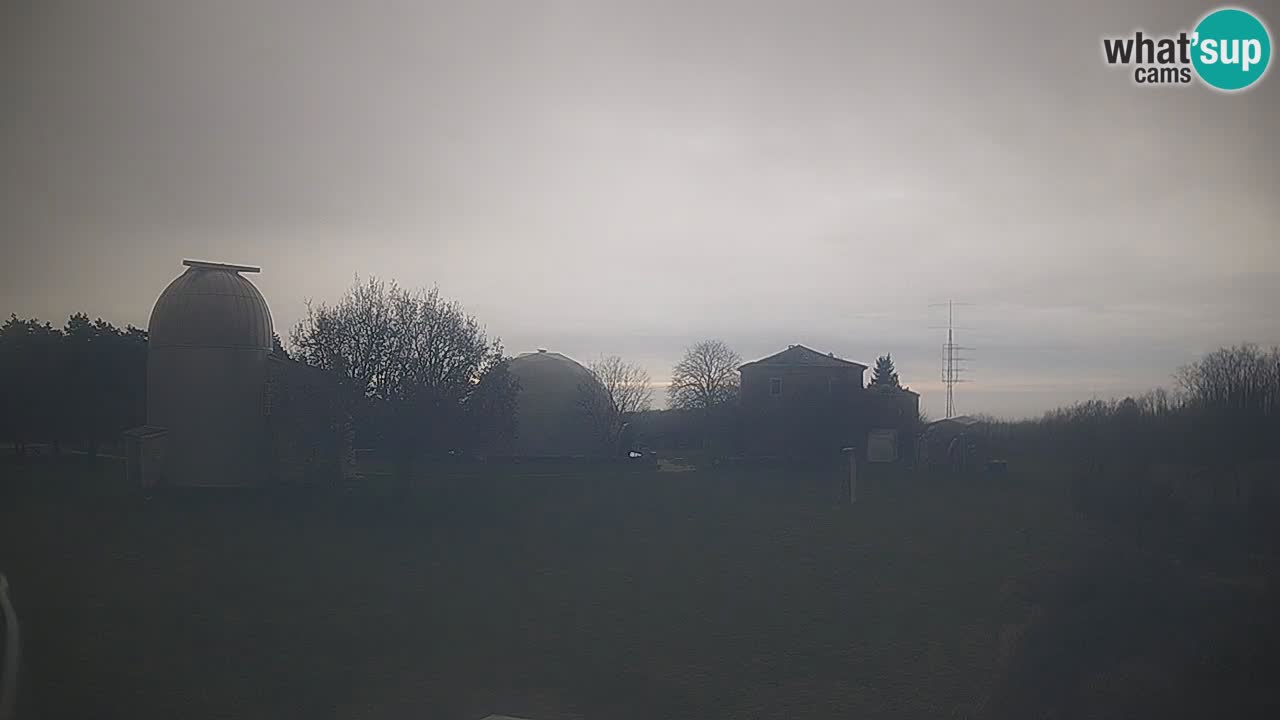 Webcam live dell’Osservatorio di  – Esplora il cielo, gli asteroidi, i comete e i meteoroidi.