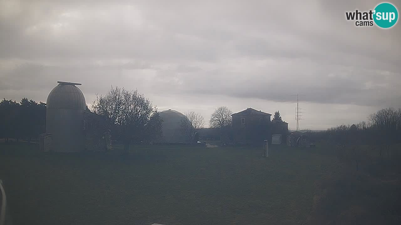 Webcam live dell’Osservatorio di  – Esplora il cielo, gli asteroidi, i comete e i meteoroidi.