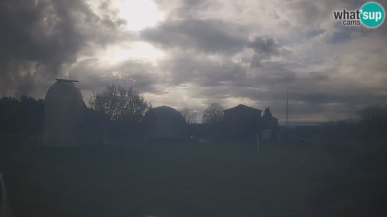 Webcam en direct de l’Observatoire de Višnjan – Explorez le ciel, les astéroïdes, les comètes et les météoroïdes