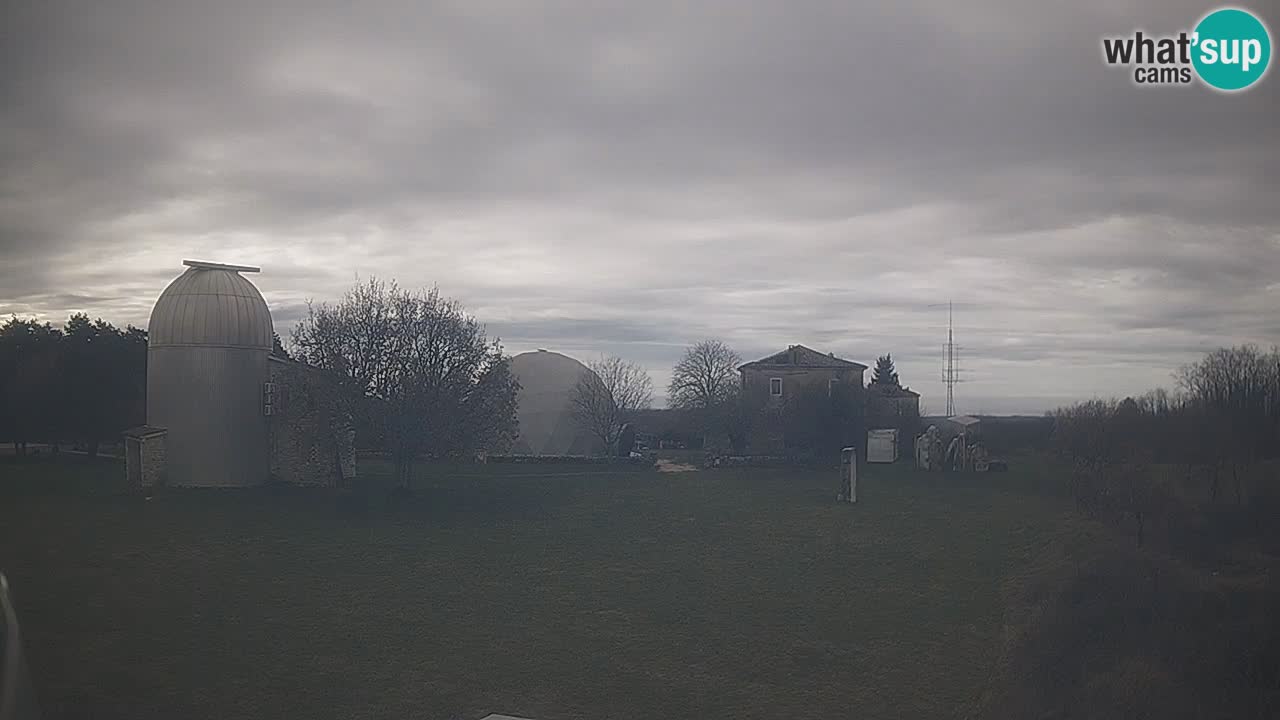 Webcam en direct de l’Observatoire de Višnjan – Explorez le ciel, les astéroïdes, les comètes et les météoroïdes