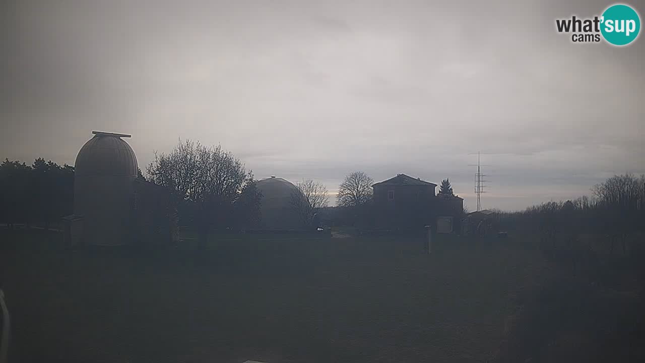 Webcam live dell’Osservatorio di  – Esplora il cielo, gli asteroidi, i comete e i meteoroidi.