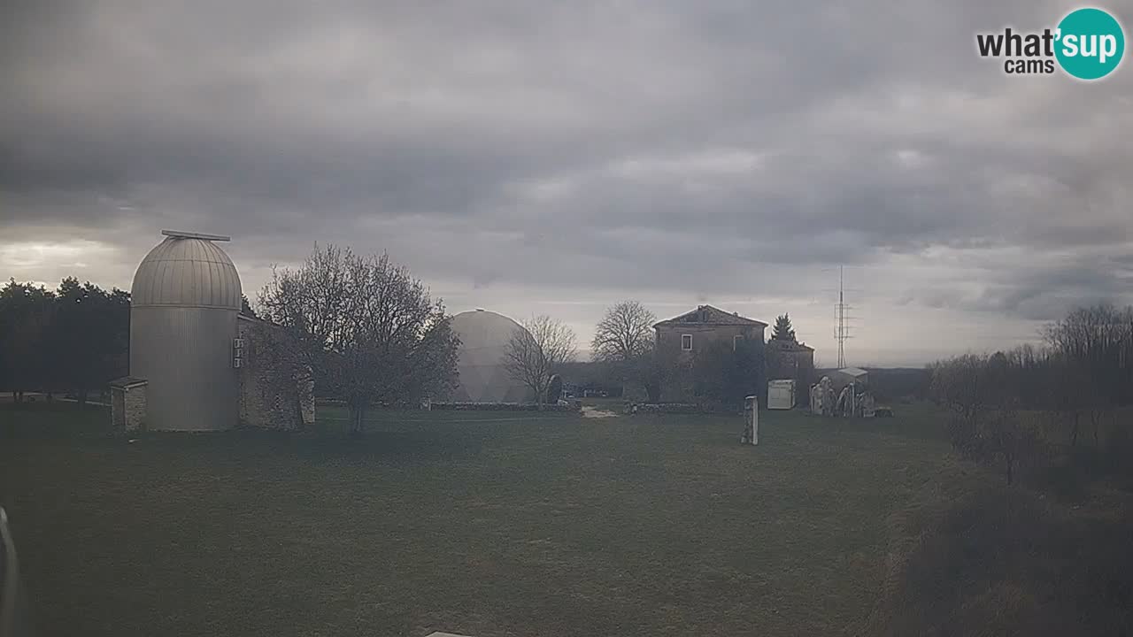 Webcam en direct de l’Observatoire de Višnjan – Explorez le ciel, les astéroïdes, les comètes et les météoroïdes
