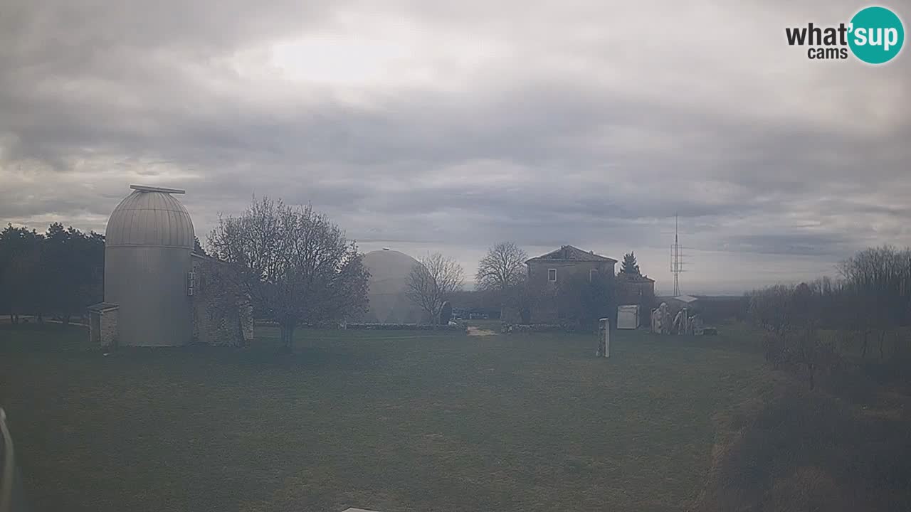 Webcam live dell’Osservatorio di  – Esplora il cielo, gli asteroidi, i comete e i meteoroidi.