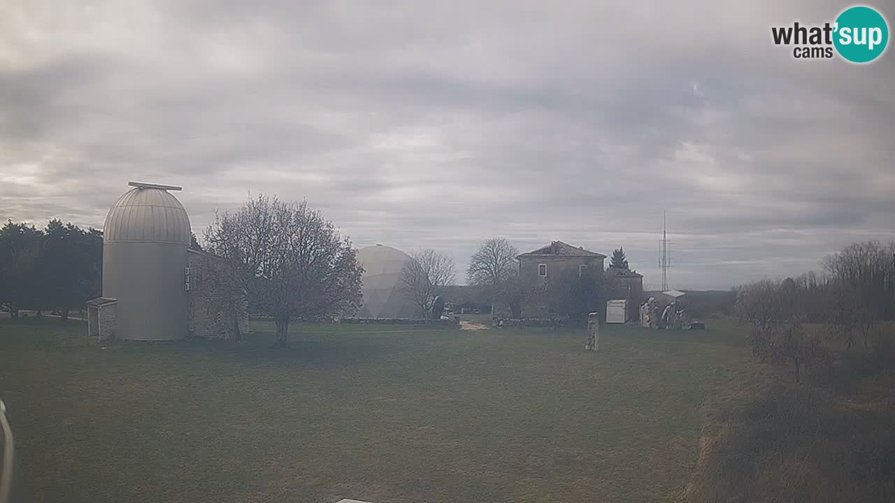 Webcam live dell’Osservatorio di  – Esplora il cielo, gli asteroidi, i comete e i meteoroidi.