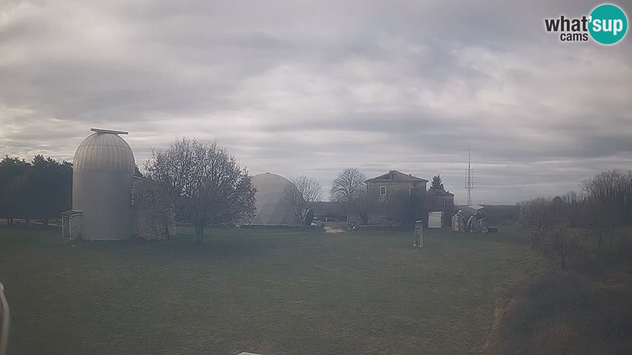 Webcam live dell’Osservatorio di  – Esplora il cielo, gli asteroidi, i comete e i meteoroidi.