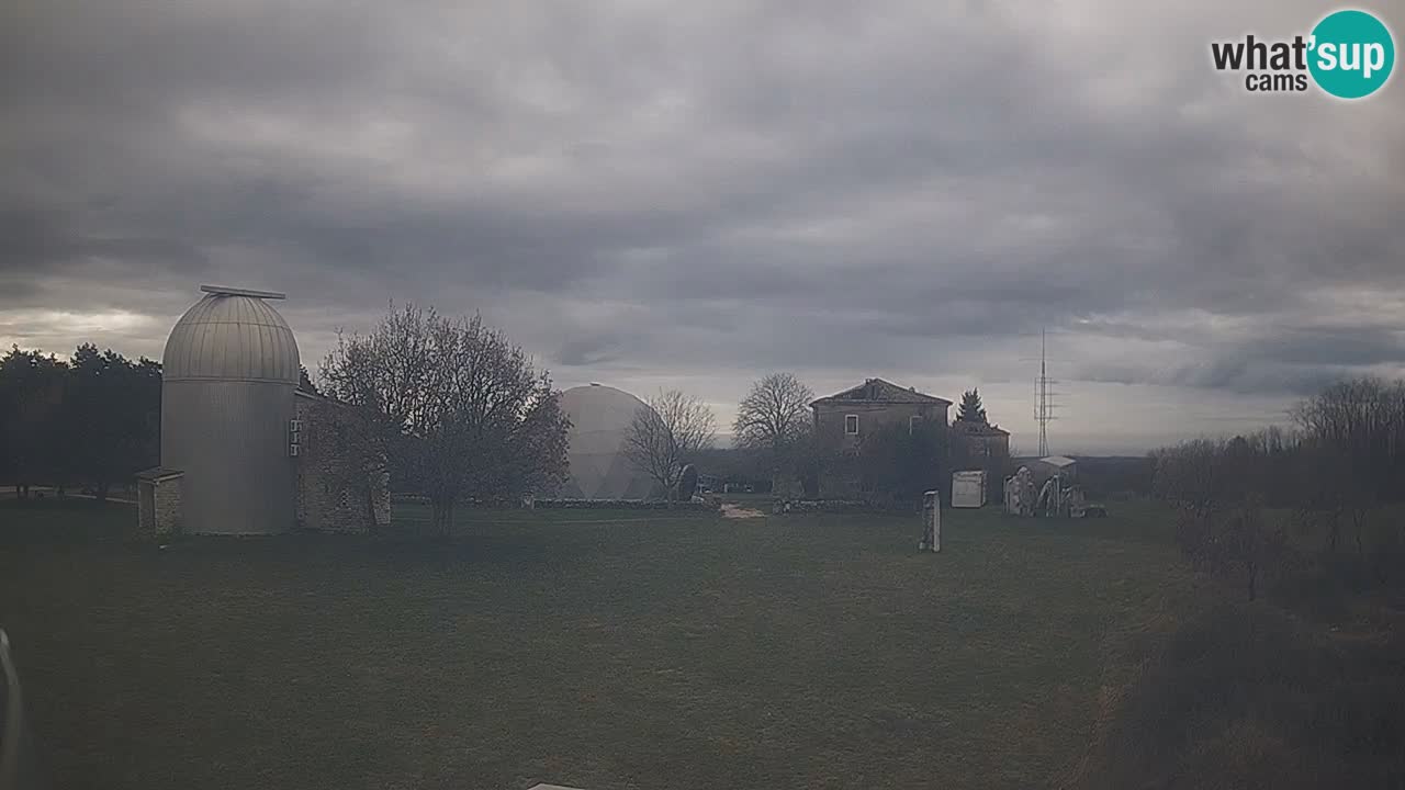 Višnjan-Observatorium Live Webcam – Explore the Sky, Asteroids, Comets, and Meteoroids