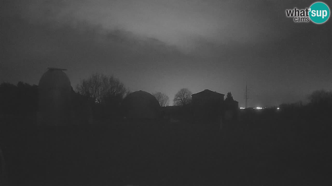 Webcam live dell’Osservatorio di  – Esplora il cielo, gli asteroidi, i comete e i meteoroidi.