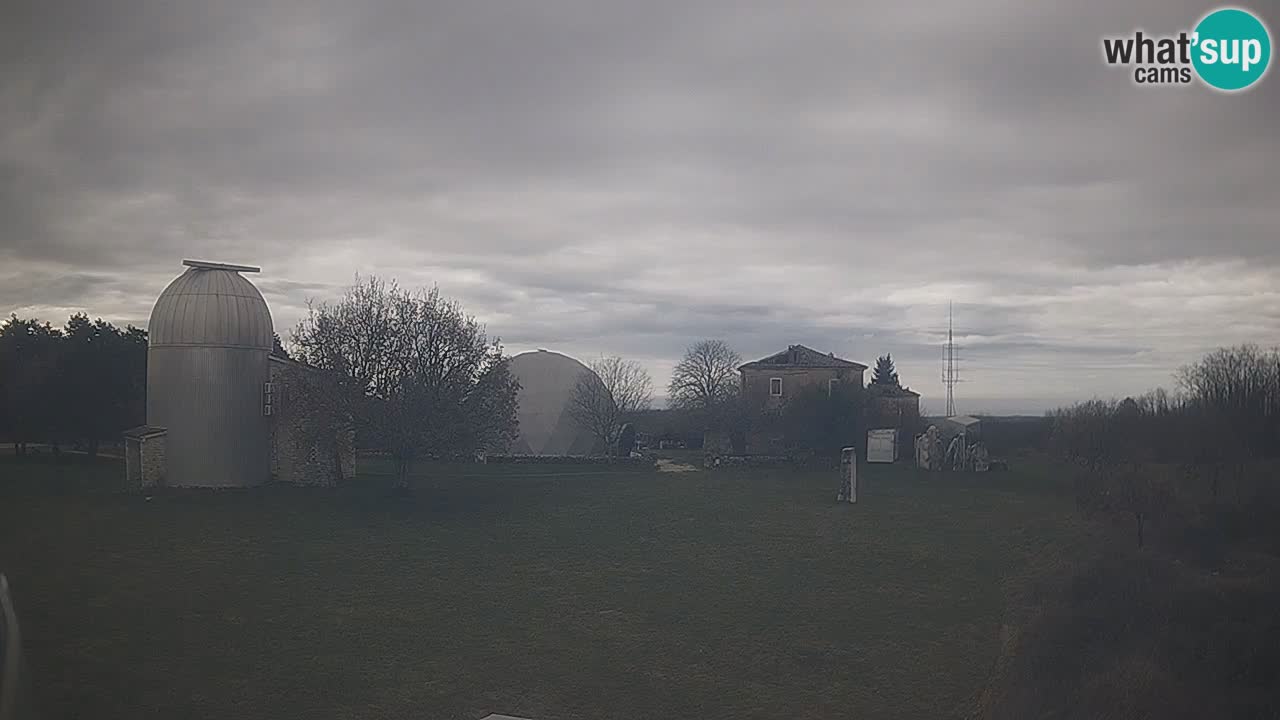 Cámara web en vivo del Observatorio de Višnjan: explora el cielo, los asteroides, cometas y meteoroides