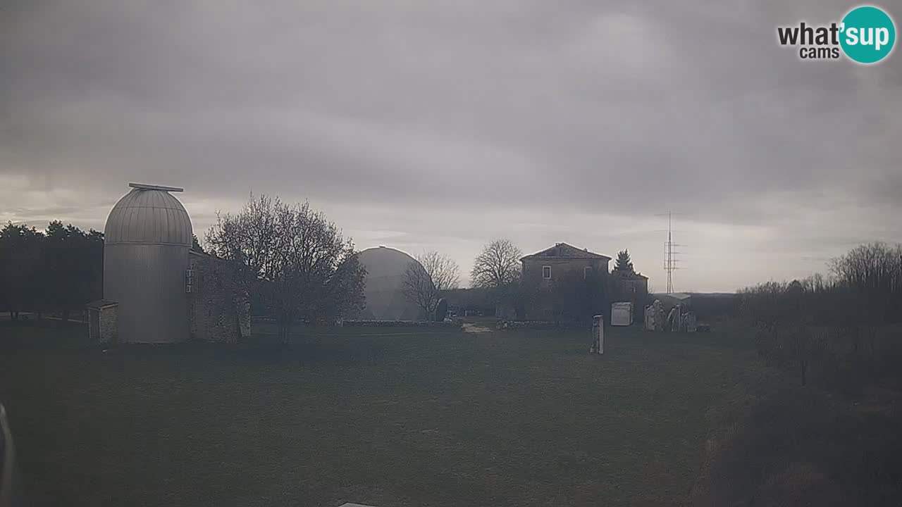 Višnjan-Observatorium Live Webcam – Explore the Sky, Asteroids, Comets, and Meteoroids