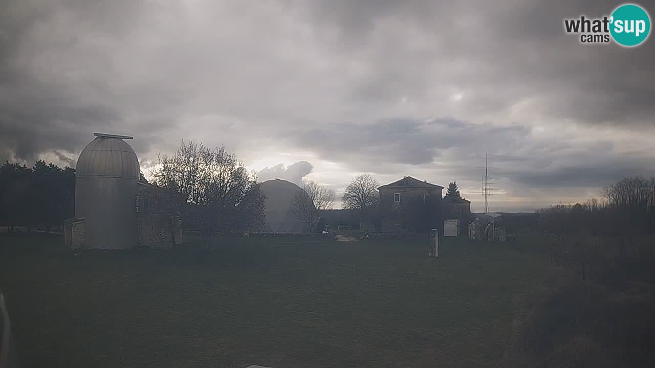 Cámara web en vivo del Observatorio de Višnjan: explora el cielo, los asteroides, cometas y meteoroides