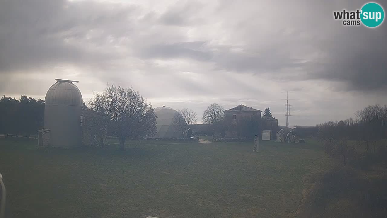 Webcam en direct de l’Observatoire de Višnjan – Explorez le ciel, les astéroïdes, les comètes et les météoroïdes