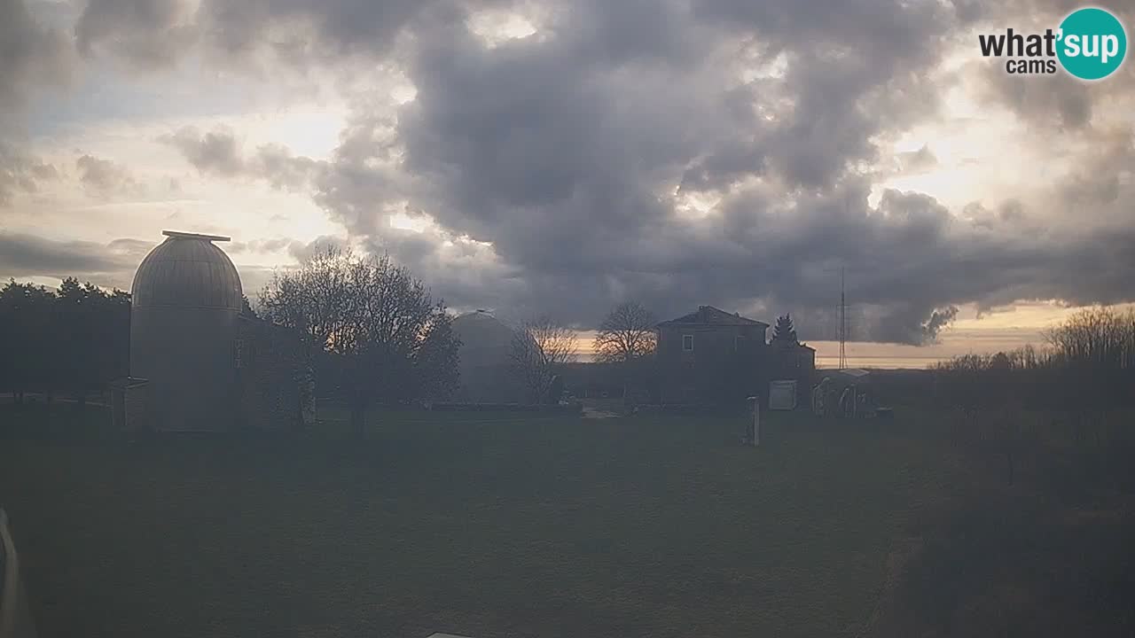 Webcam live dell’Osservatorio di  – Esplora il cielo, gli asteroidi, i comete e i meteoroidi.