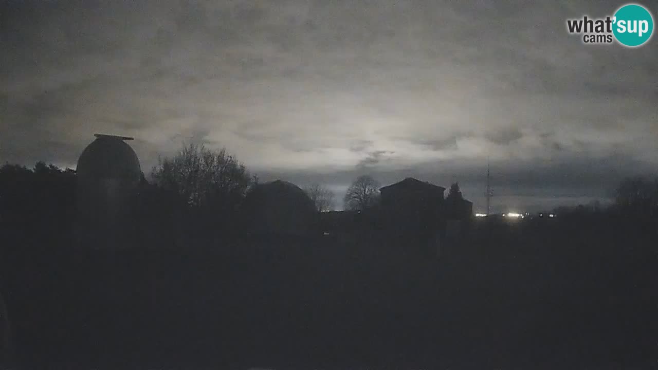 Webcam live dell’Osservatorio di  – Esplora il cielo, gli asteroidi, i comete e i meteoroidi.