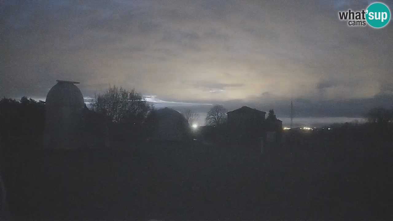 Webcam live dell’Osservatorio di  – Esplora il cielo, gli asteroidi, i comete e i meteoroidi.