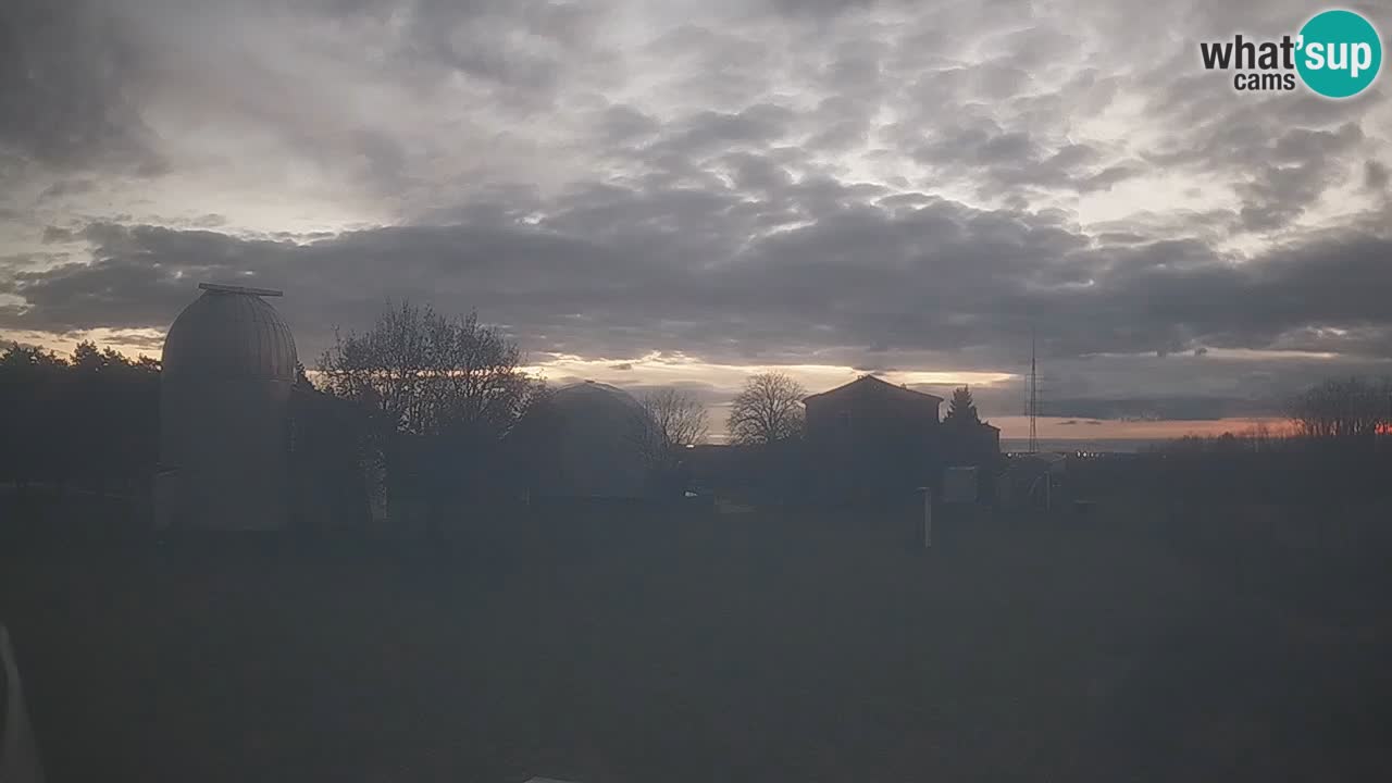 Webcam en direct de l’Observatoire de Višnjan – Explorez le ciel, les astéroïdes, les comètes et les météoroïdes