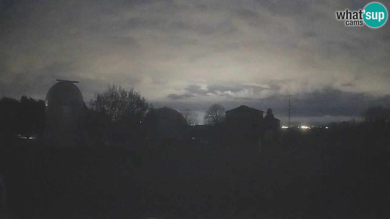 Webcam live dell’Osservatorio di  – Esplora il cielo, gli asteroidi, i comete e i meteoroidi.