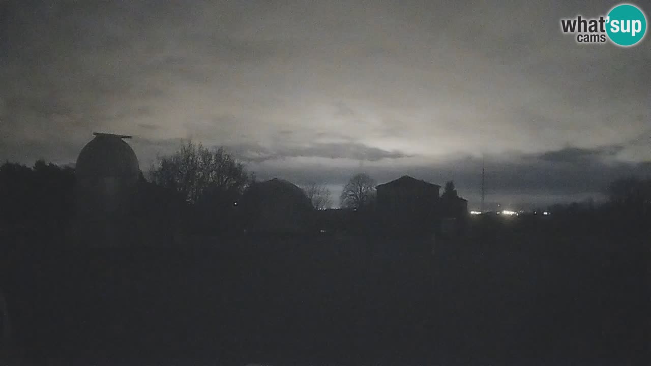 Webcam live dell’Osservatorio di  – Esplora il cielo, gli asteroidi, i comete e i meteoroidi.