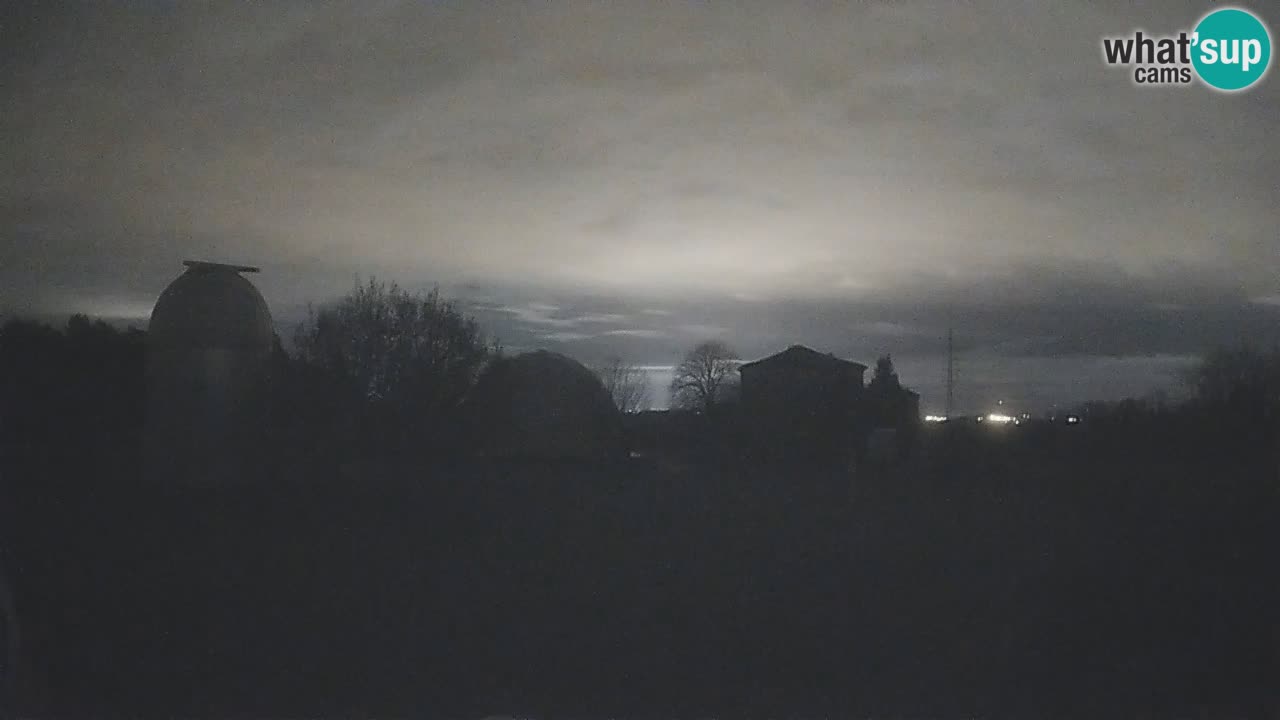 Webcam live dell’Osservatorio di  – Esplora il cielo, gli asteroidi, i comete e i meteoroidi.