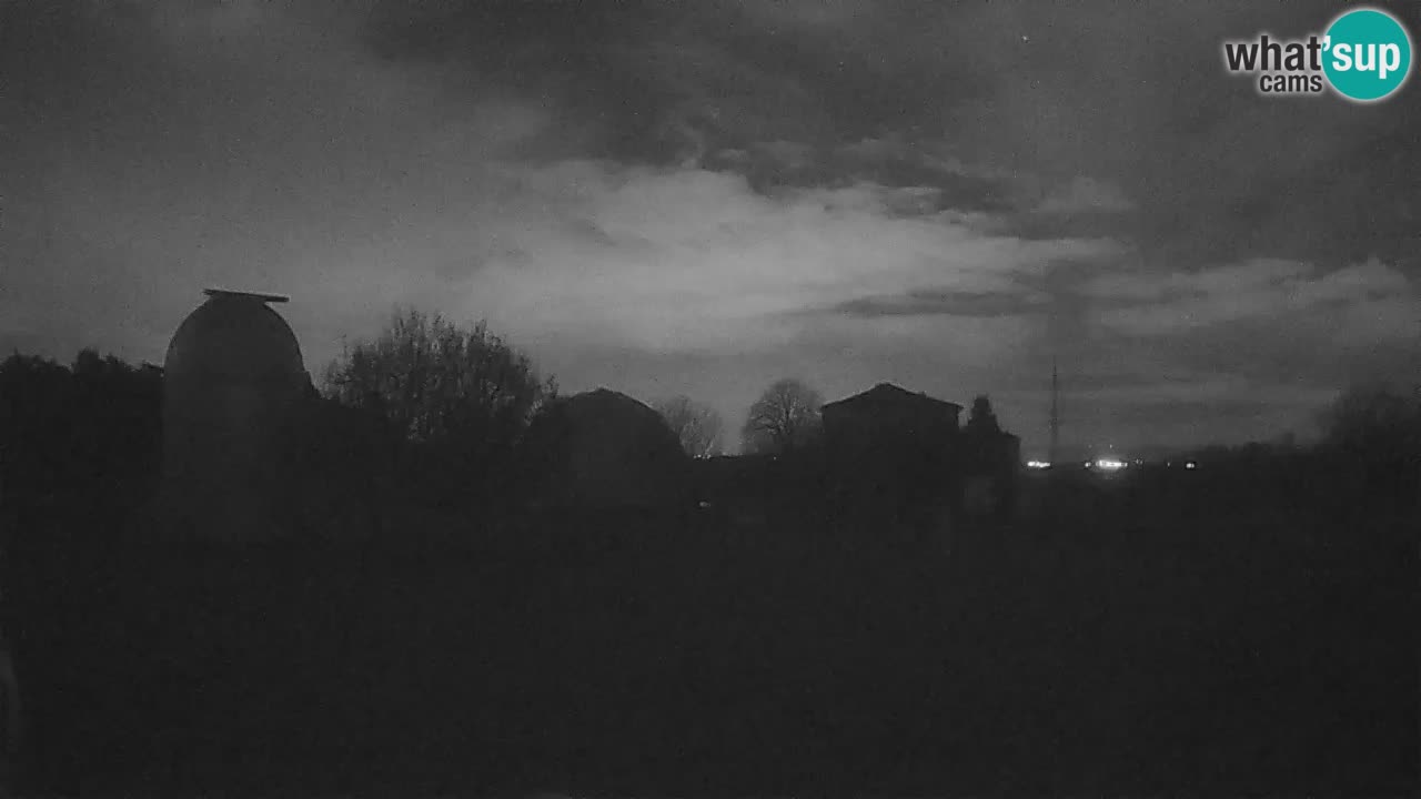Webcam live dell’Osservatorio di  – Esplora il cielo, gli asteroidi, i comete e i meteoroidi.