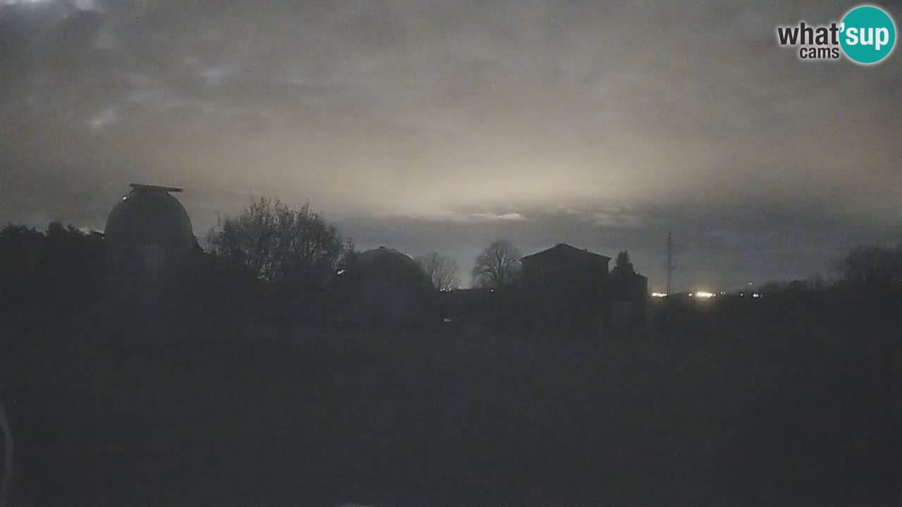 Webcam live dell’Osservatorio di  – Esplora il cielo, gli asteroidi, i comete e i meteoroidi.