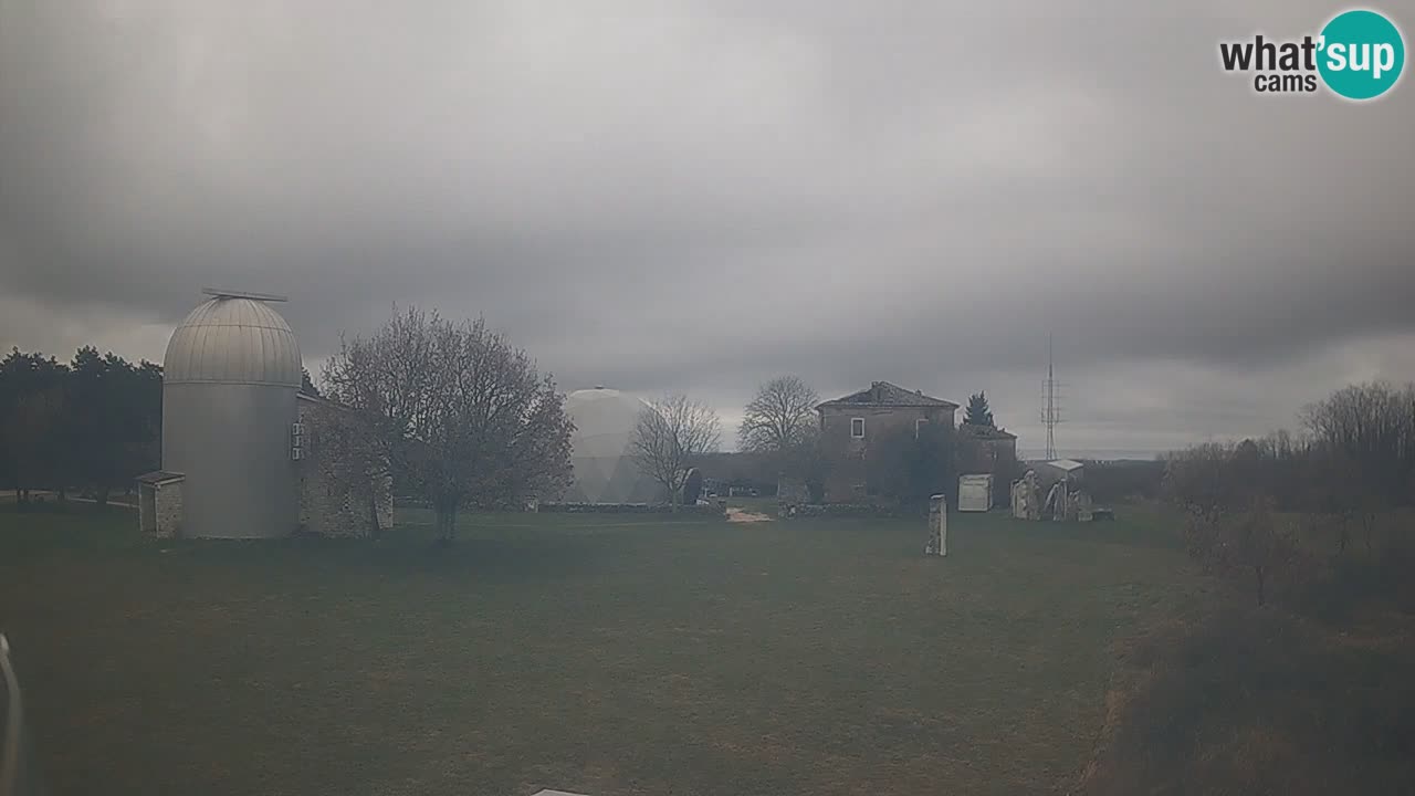 Webcam en direct de l’Observatoire de Višnjan – Explorez le ciel, les astéroïdes, les comètes et les météoroïdes