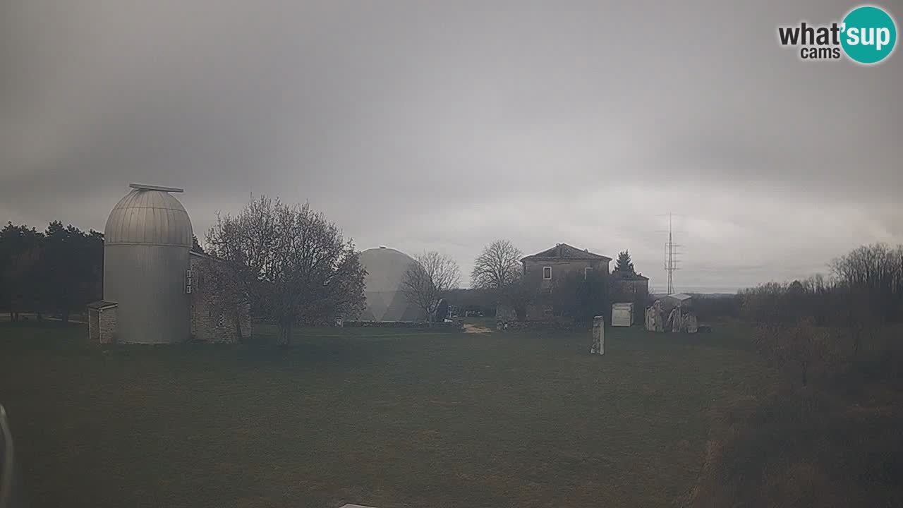 Višnjan-Observatorium Live Webcam – Explore the Sky, Asteroids, Comets, and Meteoroids