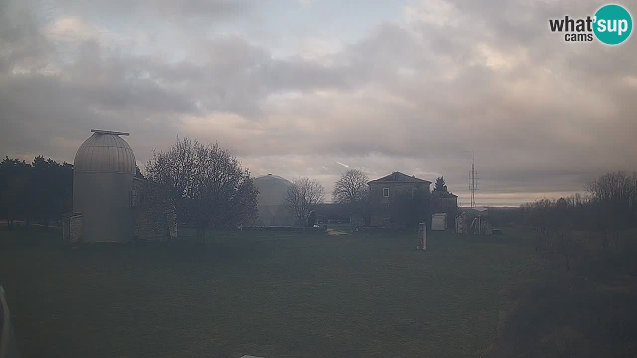 Webcam live dell’Osservatorio di  – Esplora il cielo, gli asteroidi, i comete e i meteoroidi.