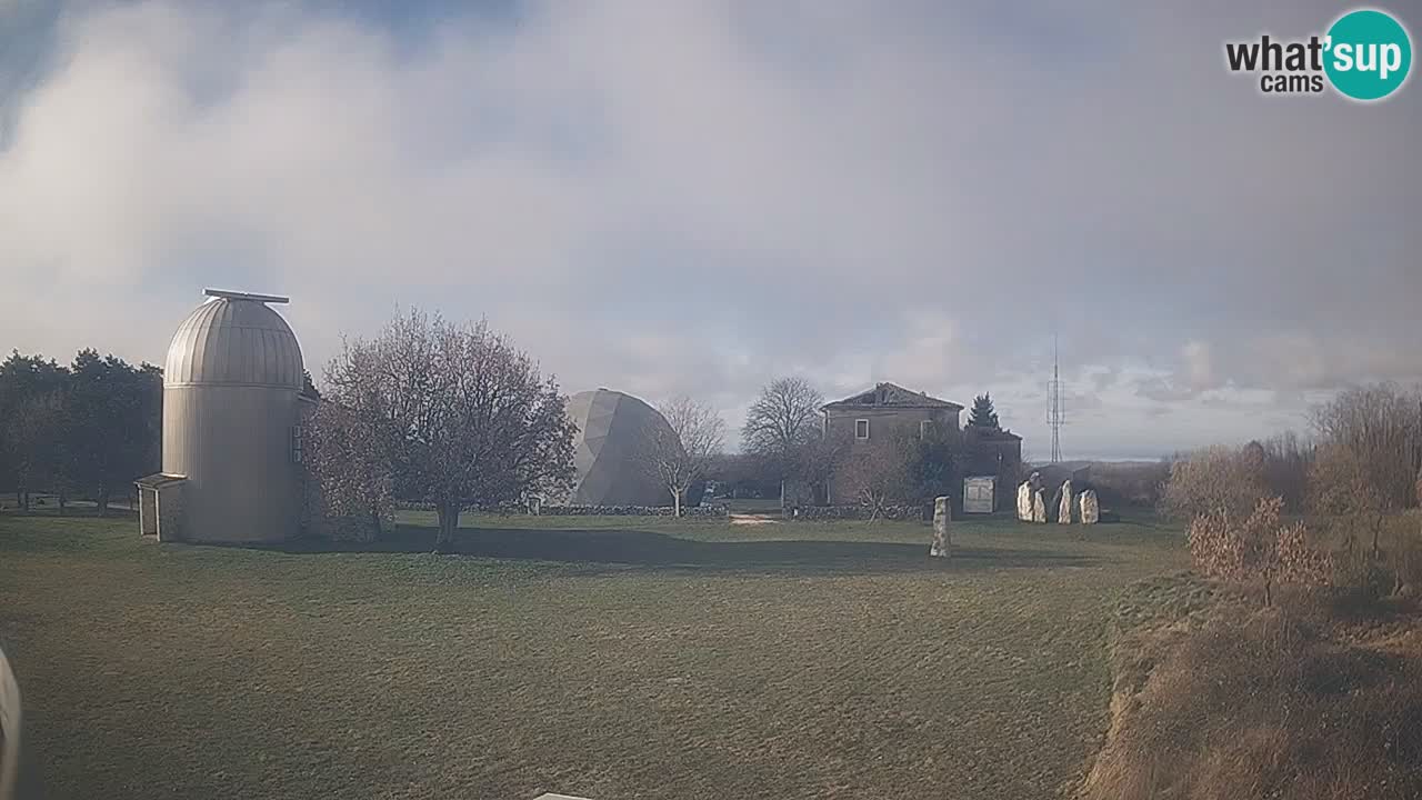 Webcam live dell’Osservatorio di  – Esplora il cielo, gli asteroidi, i comete e i meteoroidi.