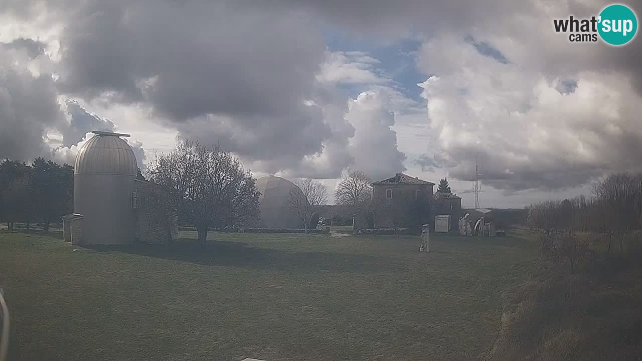 Webcam live dell’Osservatorio di  – Esplora il cielo, gli asteroidi, i comete e i meteoroidi.