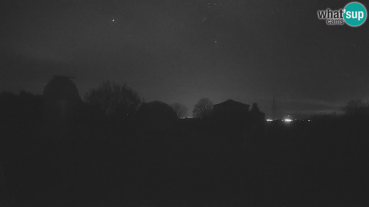 Webcam live dell’Osservatorio di  – Esplora il cielo, gli asteroidi, i comete e i meteoroidi.