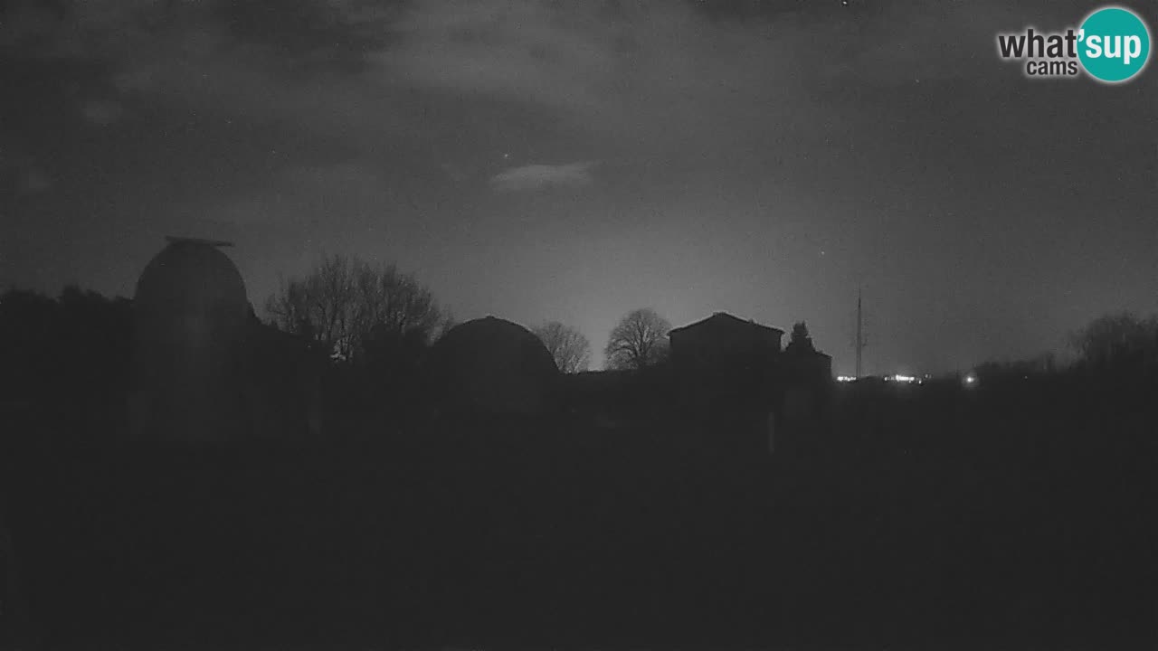 Webcam live dell’Osservatorio di  – Esplora il cielo, gli asteroidi, i comete e i meteoroidi.