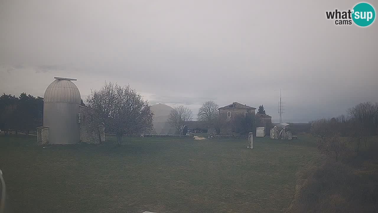 Višnjan-Observatorium Live Webcam – Explore the Sky, Asteroids, Comets, and Meteoroids