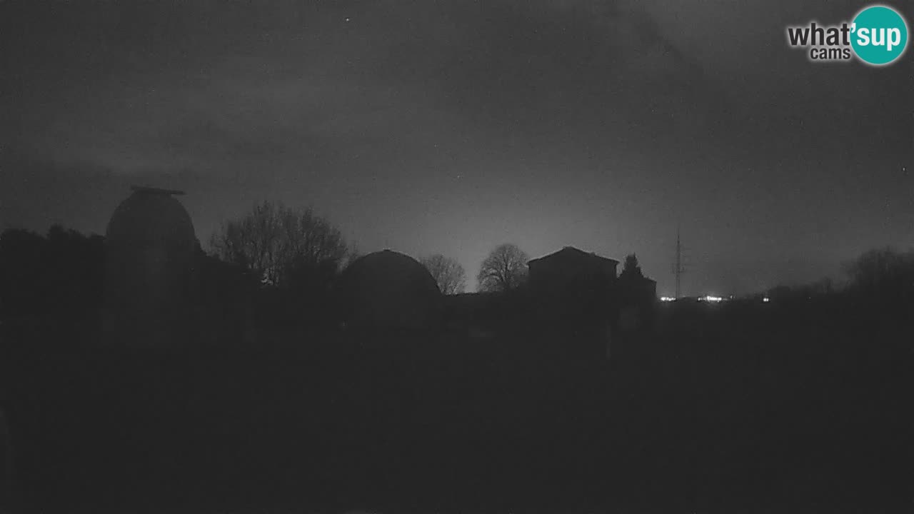 Webcam live dell’Osservatorio di  – Esplora il cielo, gli asteroidi, i comete e i meteoroidi.