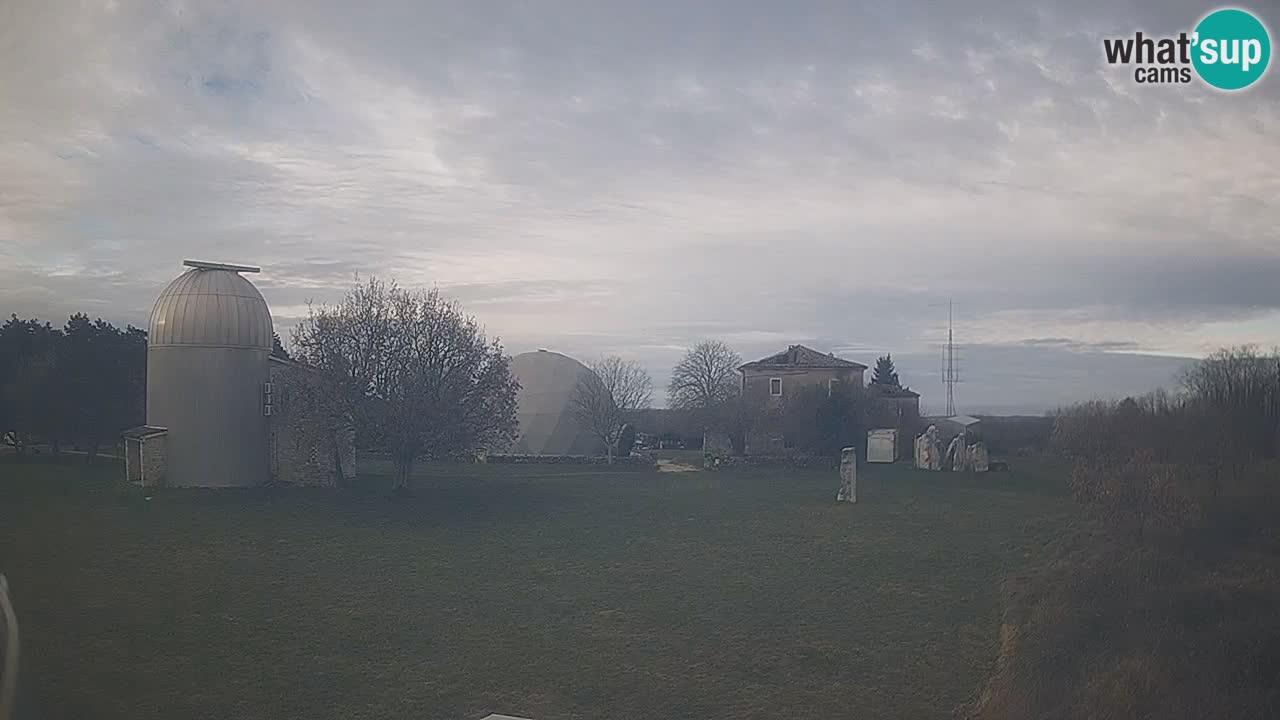 Cámara web en vivo del Observatorio de Višnjan: explora el cielo, los asteroides, cometas y meteoroides