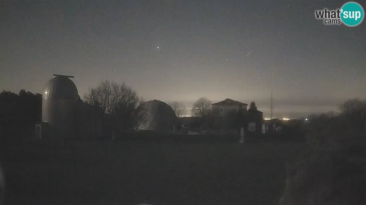 Webcam live dell’Osservatorio di  – Esplora il cielo, gli asteroidi, i comete e i meteoroidi.