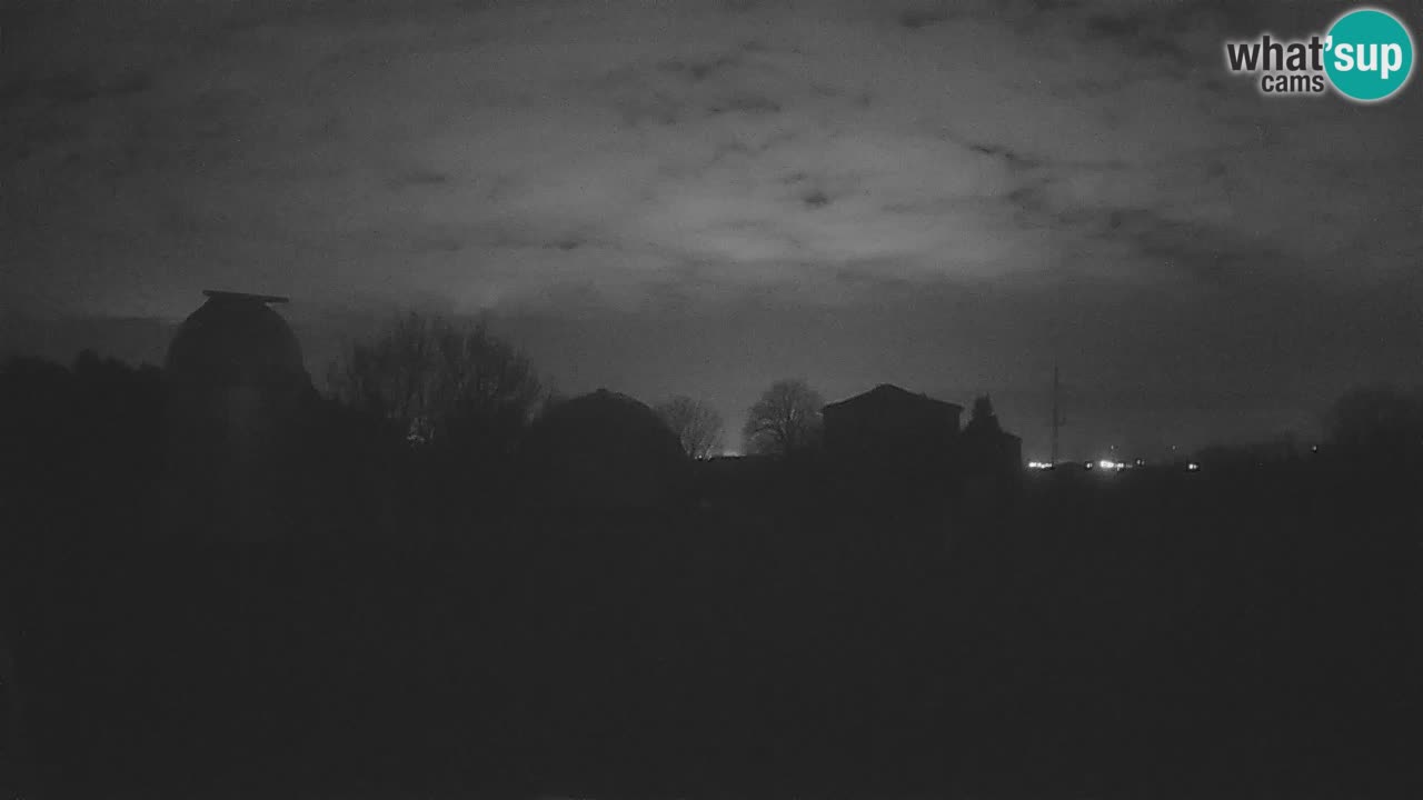 Webcam live dell’Osservatorio di  – Esplora il cielo, gli asteroidi, i comete e i meteoroidi.