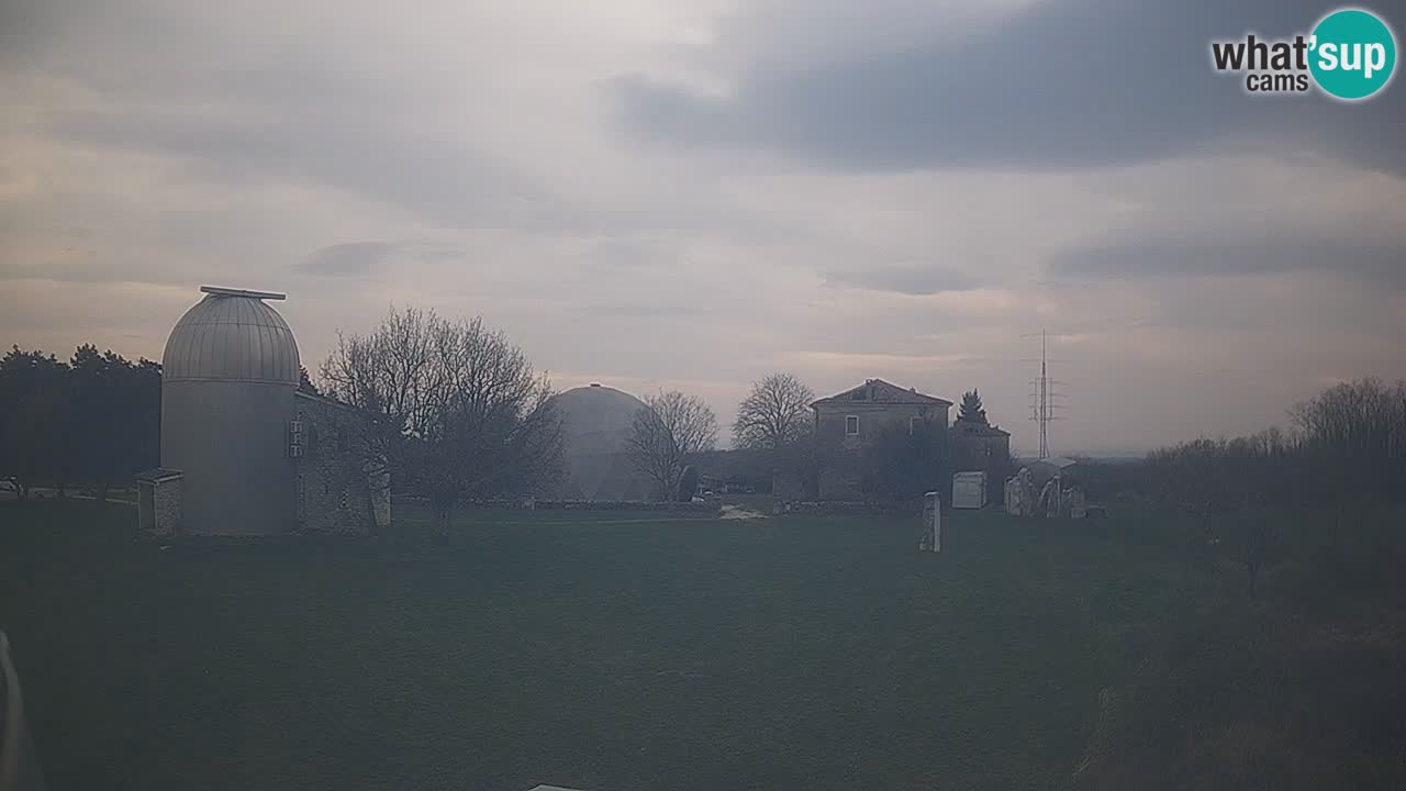 Webcam en direct de l’Observatoire de Višnjan – Explorez le ciel, les astéroïdes, les comètes et les météoroïdes