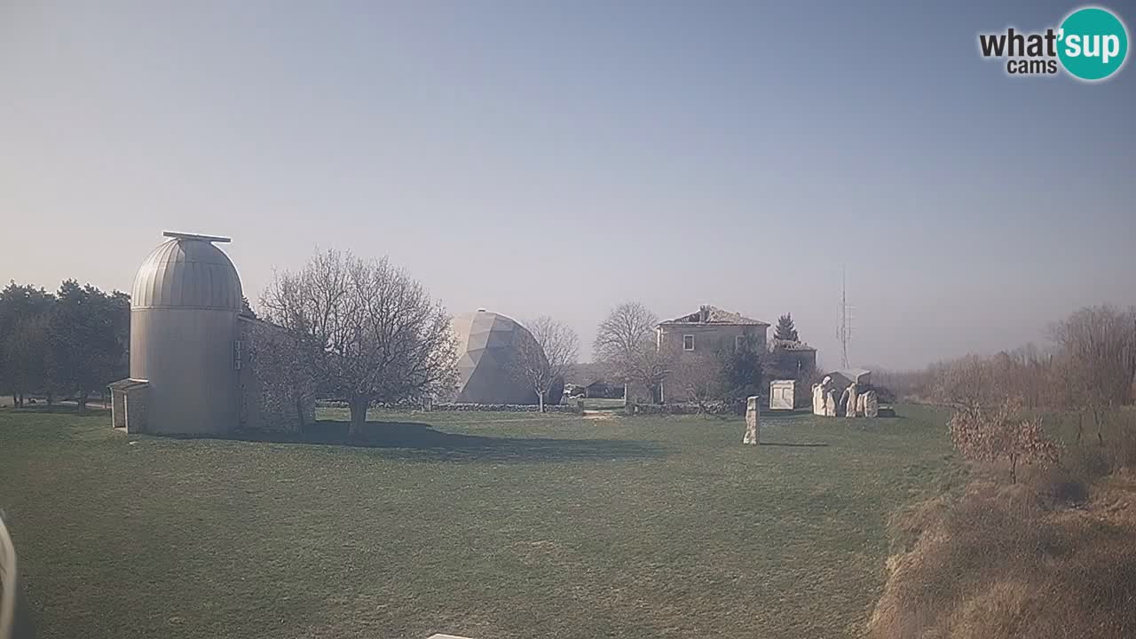 Webcam live dell’Osservatorio di  – Esplora il cielo, gli asteroidi, i comete e i meteoroidi.