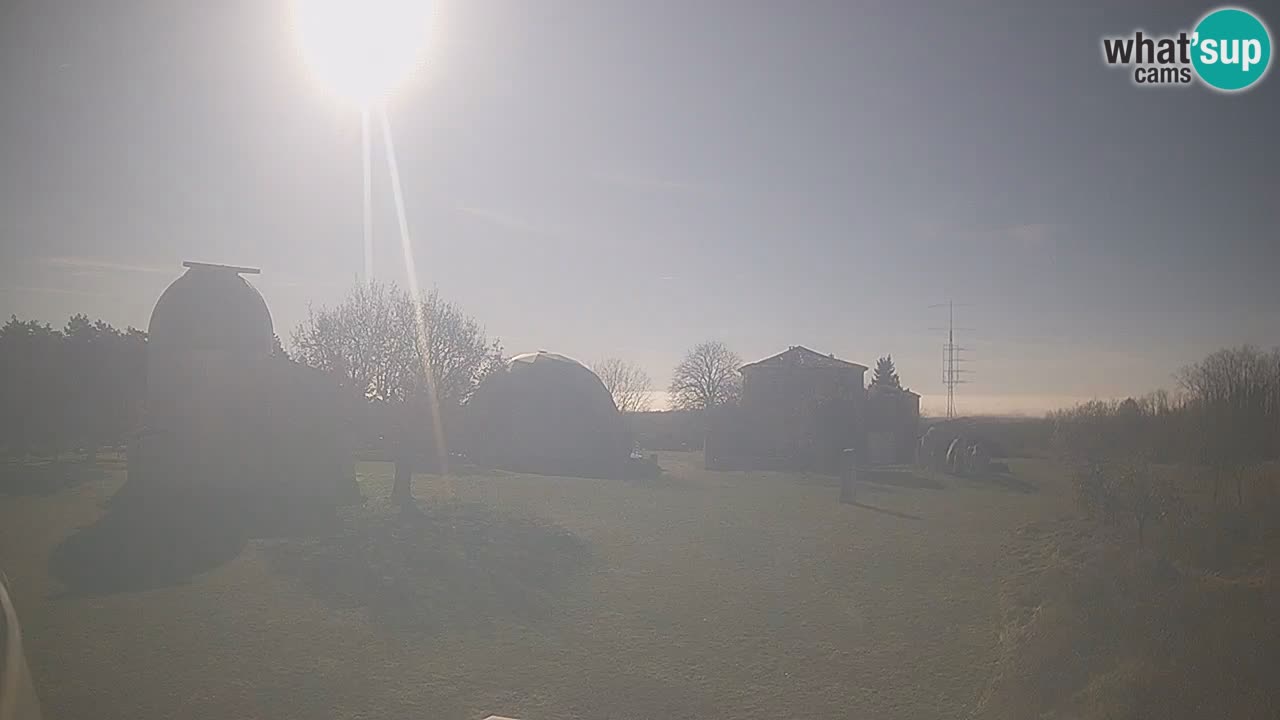 Observatorij Višnjan spletna kamera – Odkrivajte nebo, asteroide, komete in meteorite