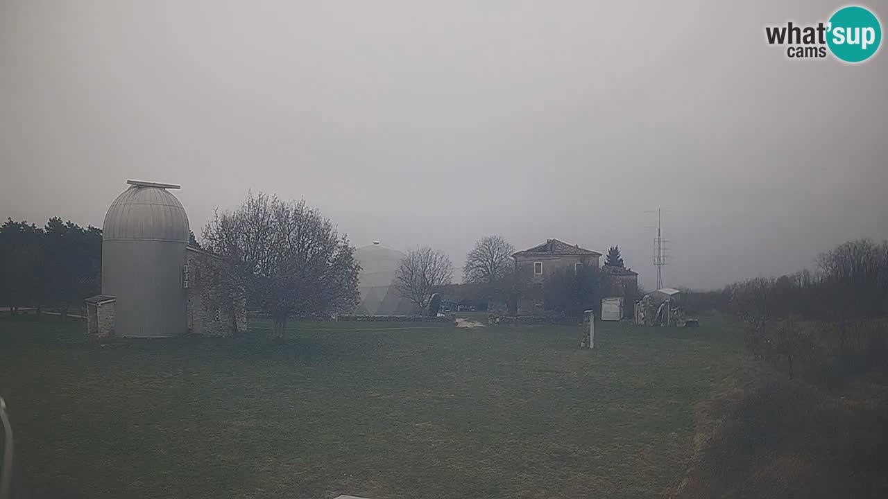 Webcam live dell’Osservatorio di  – Esplora il cielo, gli asteroidi, i comete e i meteoroidi.