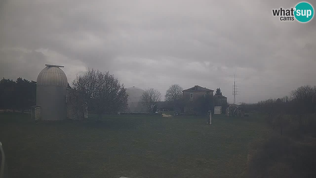 Višnjan-Observatorium Live Webcam – Explore the Sky, Asteroids, Comets, and Meteoroids