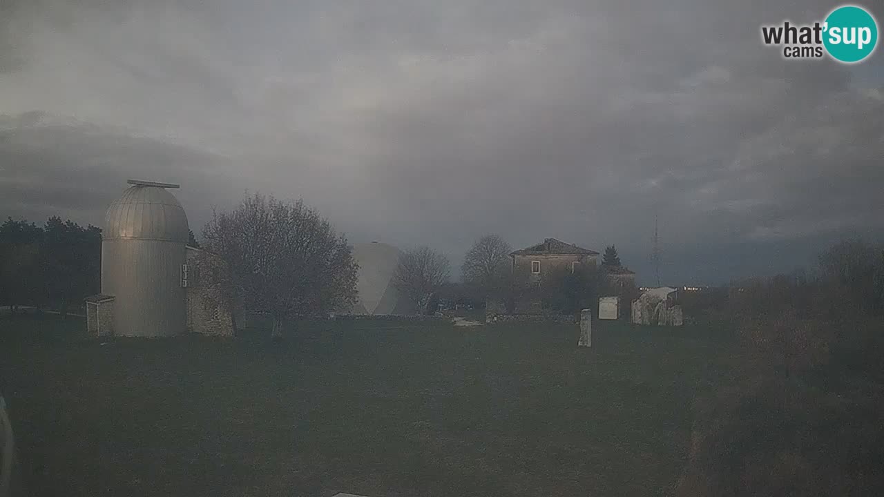 Webcam en direct de l’Observatoire de Višnjan – Explorez le ciel, les astéroïdes, les comètes et les météoroïdes