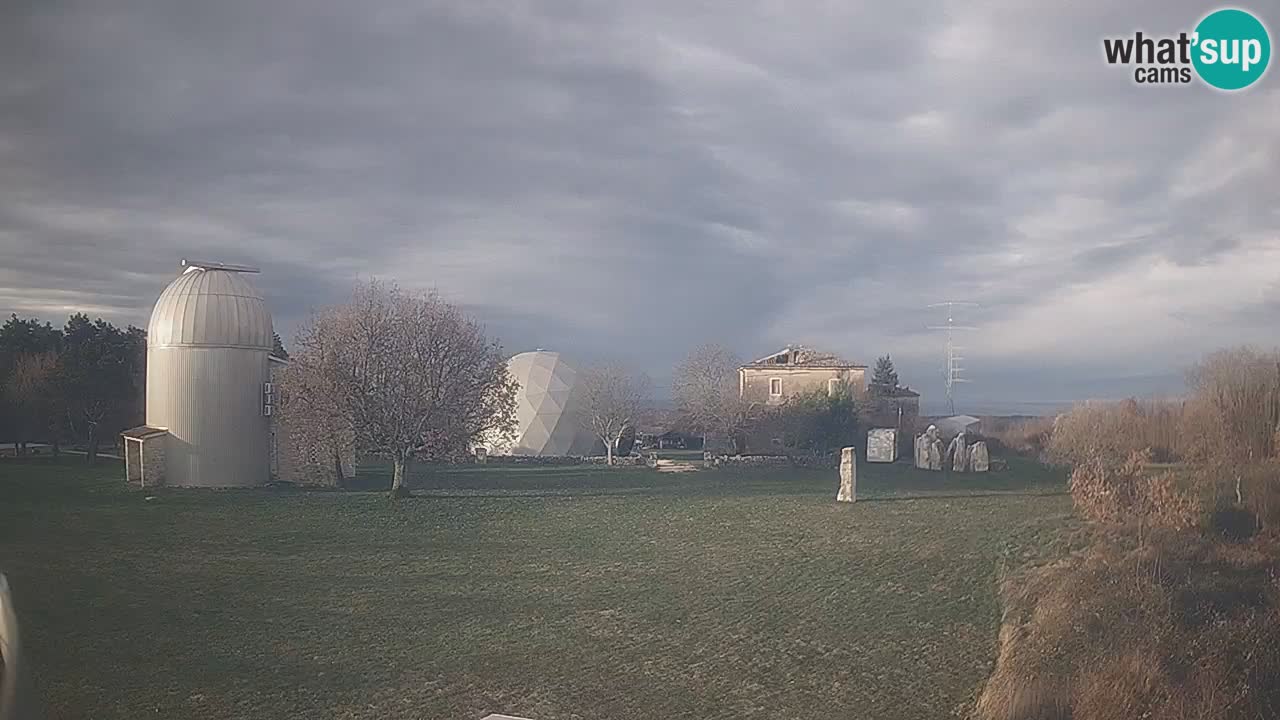 Webcam en direct de l’Observatoire de Višnjan – Explorez le ciel, les astéroïdes, les comètes et les météoroïdes