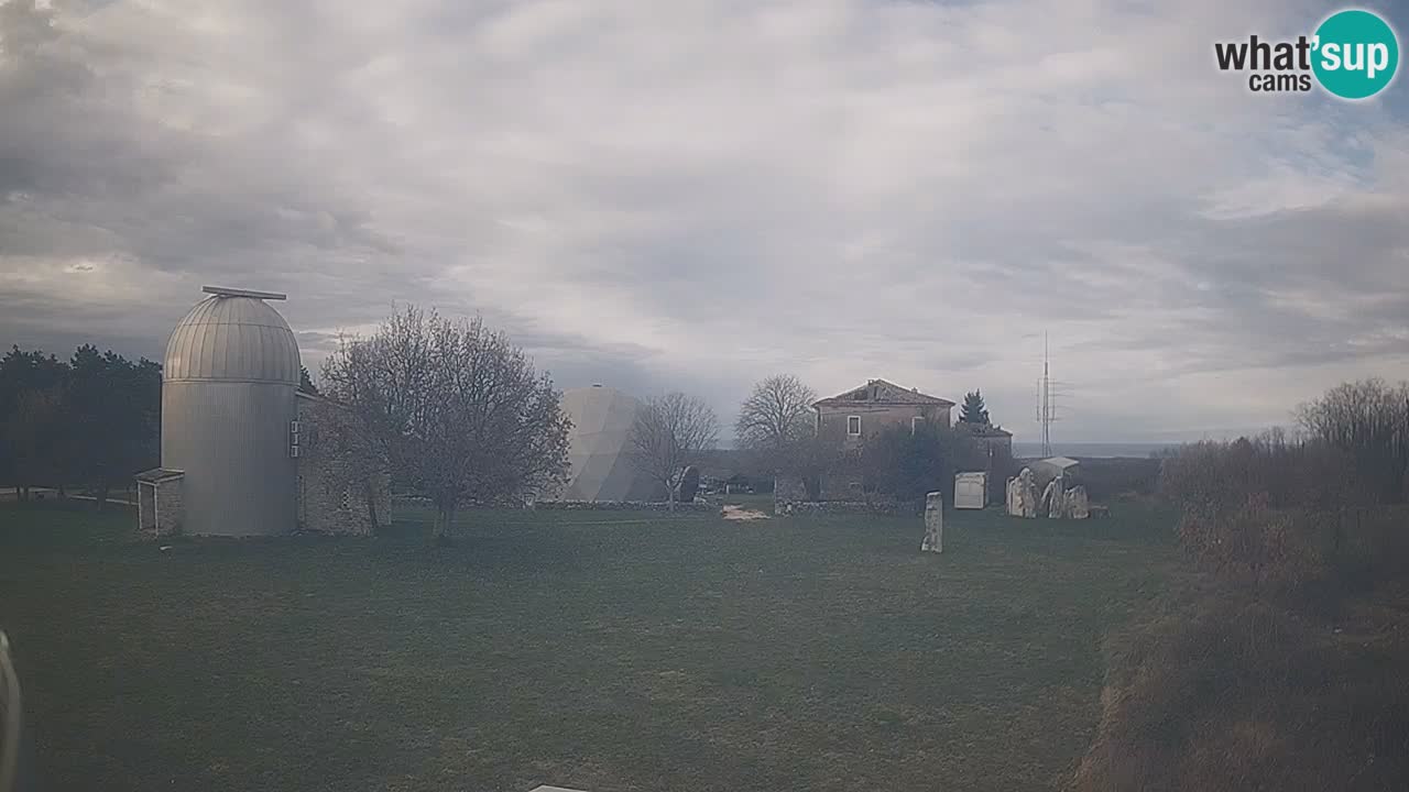 Webcam en direct de l’Observatoire de Višnjan – Explorez le ciel, les astéroïdes, les comètes et les météoroïdes