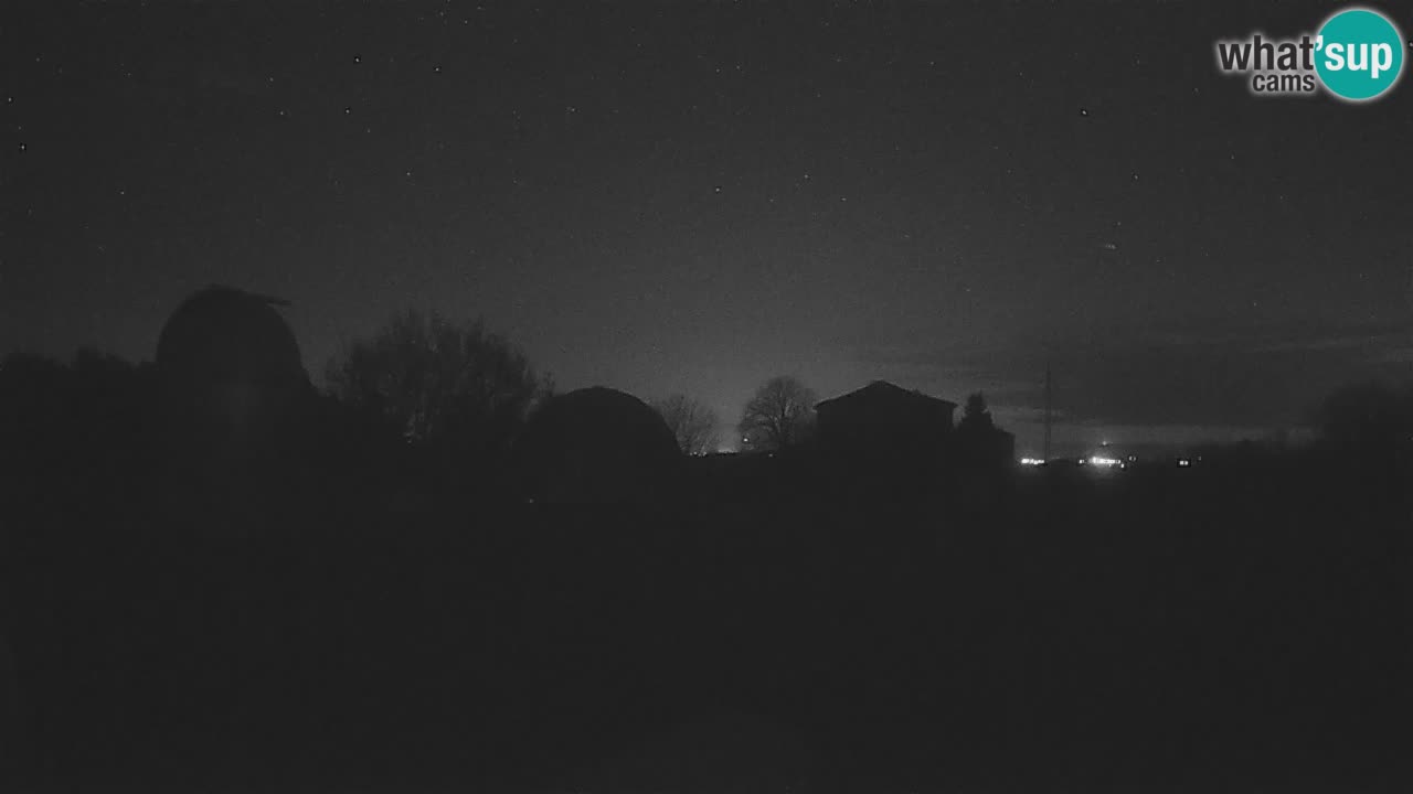 Webcam live dell’Osservatorio di  – Esplora il cielo, gli asteroidi, i comete e i meteoroidi.