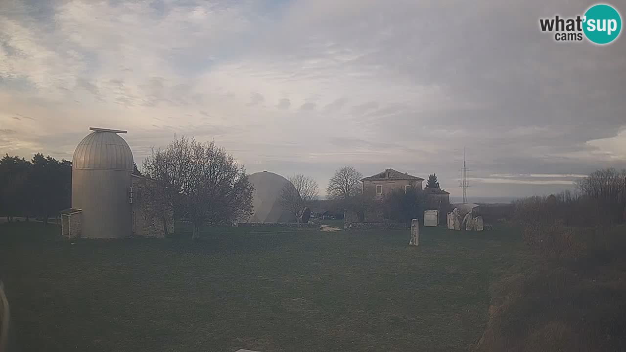 Webcam en direct de l’Observatoire de Višnjan – Explorez le ciel, les astéroïdes, les comètes et les météoroïdes