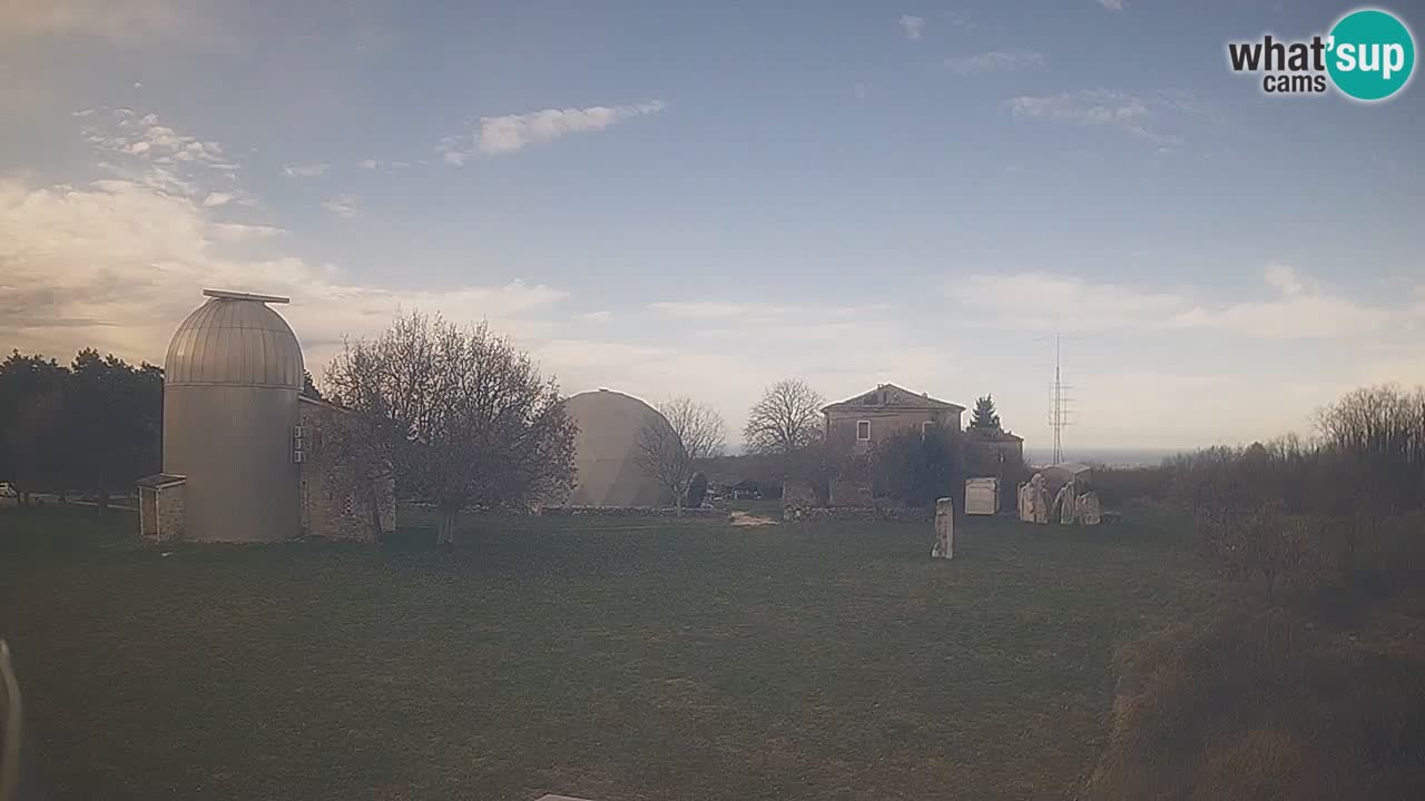 Webcam live dell’Osservatorio di  – Esplora il cielo, gli asteroidi, i comete e i meteoroidi.