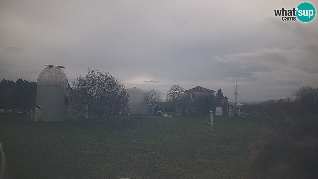 Webcam live dell’Osservatorio di  – Esplora il cielo, gli asteroidi, i comete e i meteoroidi.