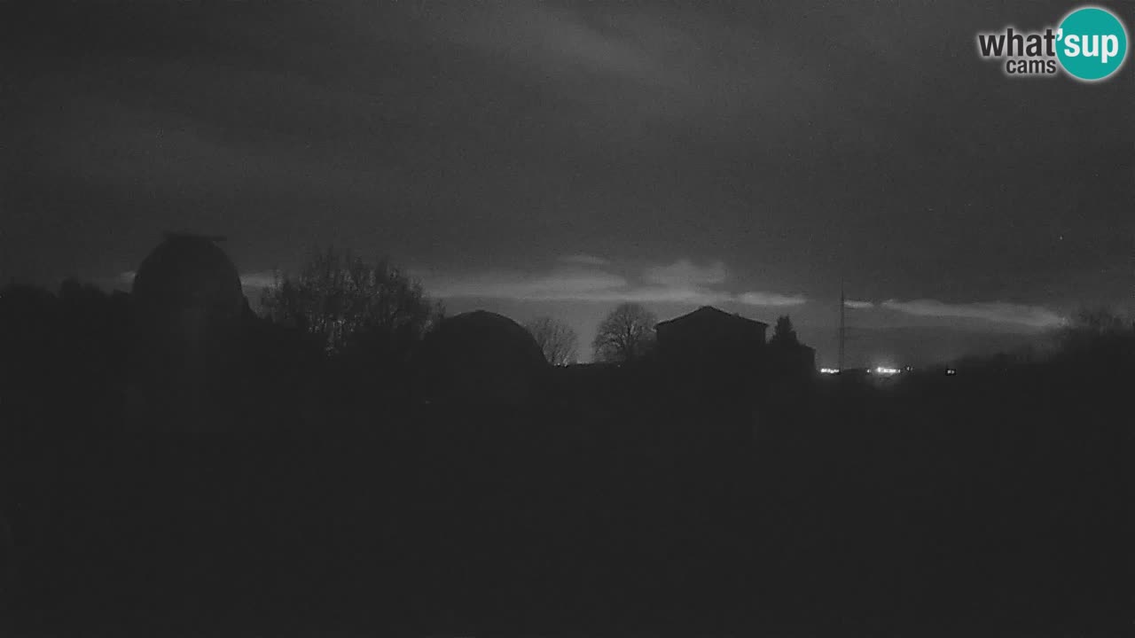 Webcam live dell’Osservatorio di  – Esplora il cielo, gli asteroidi, i comete e i meteoroidi.