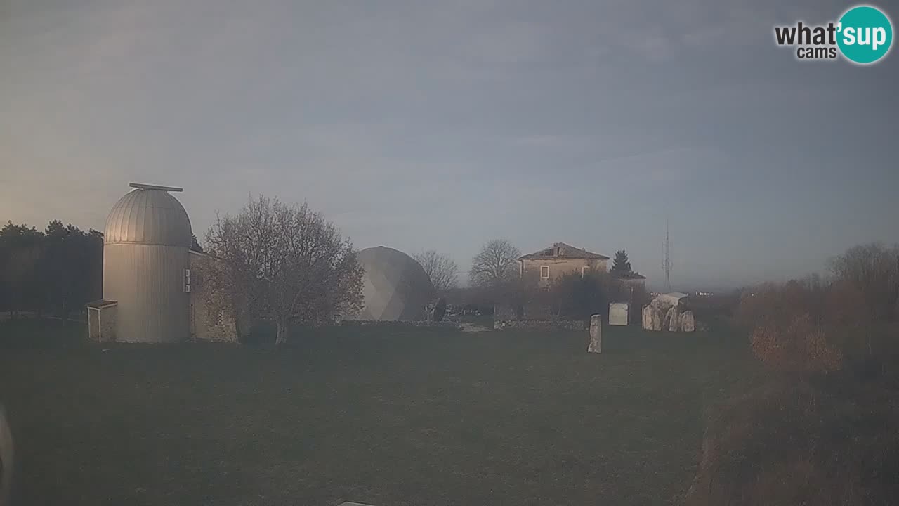 Višnjan-Observatorium Live Webcam – Explore the Sky, Asteroids, Comets, and Meteoroids